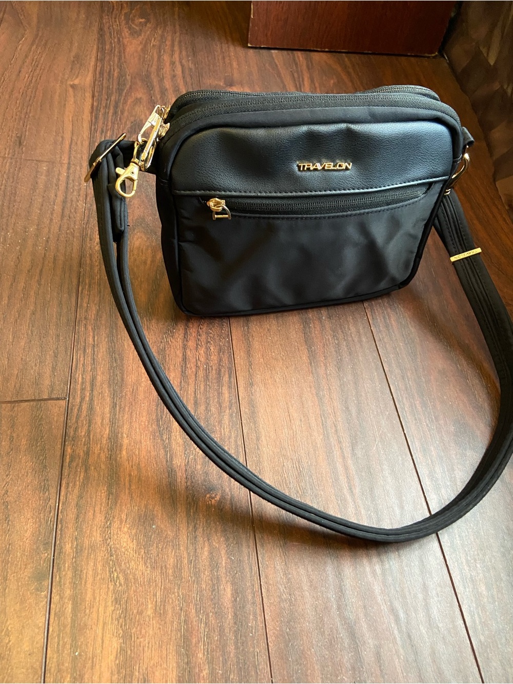 TRAVELON Crossbody Bag Adjustable Strap Lots of Clips and Compartments